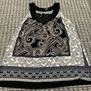 Woman’s Elementz shirt sz small